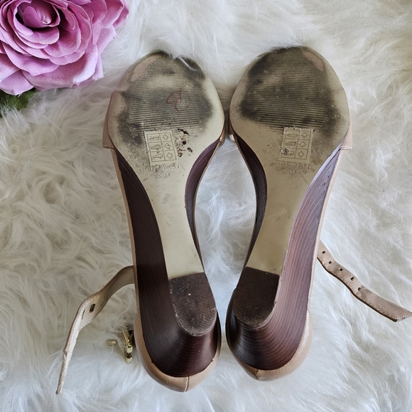 Women beige nine west wedge heel SZ 9.5 - Picture 9 of 9